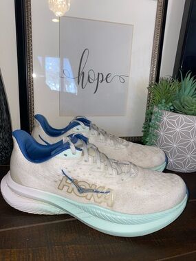 Hoka One One Mach 6 Men’s Running Sneakers Size 11D Frost/Gold